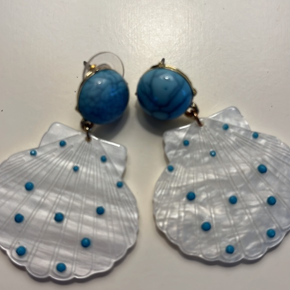 Shell earrings - Picture 2 of 3